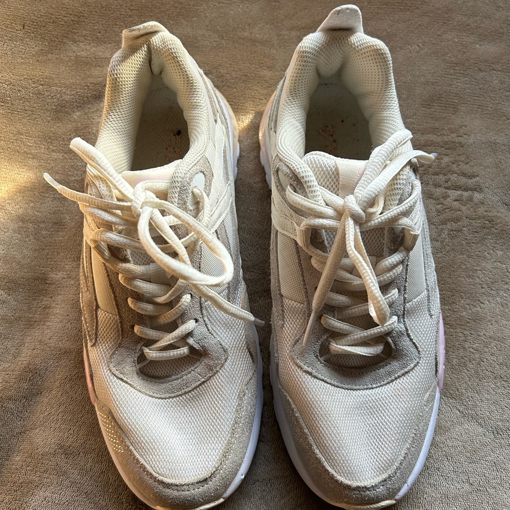 Fila - Picture 3 of 7